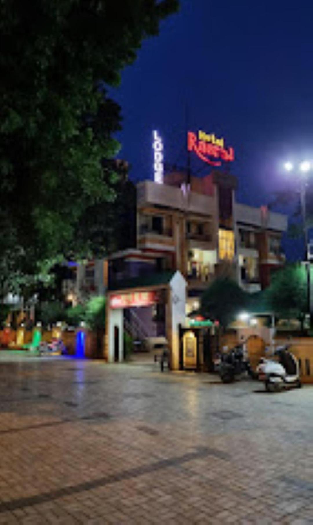 Hotel Rasraj , Dhule Bagian luar foto